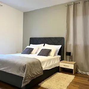 Apartment Domus Lauri, Umag